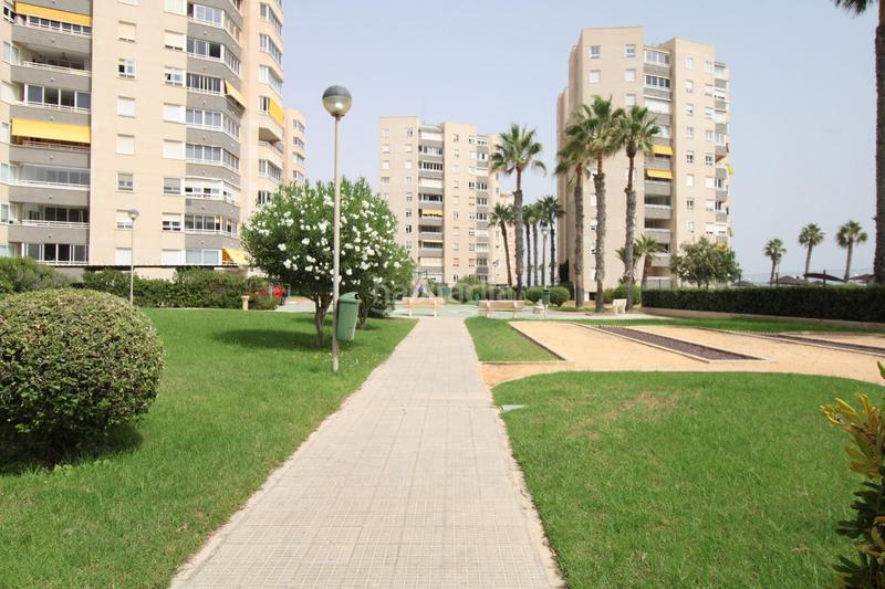 Foto 13fee4ed-86ce-4007-946b-72fc4e6cc3f1. Apartamento en calle del músico antón roch 3 vivir frente al mar exclusivo piso en primera línea de playa en urbanova con terraza, vistas espectaculares y urbanización de lujo en Alicante