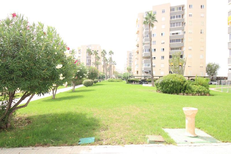 Foto 15e46e22-0eb4-40f1-8ce8-1081ff9d9178. Apartamento en calle del músico antón roch 3 vivir frente al mar exclusivo piso en primera línea de playa en urbanova con terraza, vistas espectaculares y urbanización de lujo en Alicante