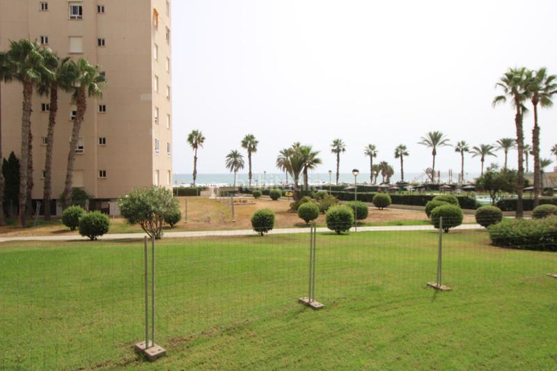 Foto a59b4037-1deb-408b-bd32-f4578e0a0f4a. Apartamento en calle del músico antón roch 3 vivir frente al mar exclusivo piso en primera línea de playa en urbanova con terraza, vistas espectaculares y urbanización de lujo en Alicante