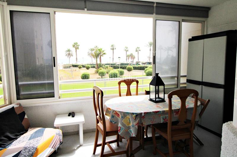 Foto d50679f6-3210-4666-aad0-b4346f95835d. Apartamento en calle del músico antón roch 3 vivir frente al mar exclusivo piso en primera línea de playa en urbanova con terraza, vistas espectaculares y urbanización de lujo en Alicante