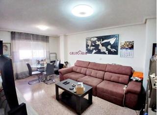 Flat in Calle de juan de juanes 6. Vivienda luminosa y cómoda en avenida de novelda