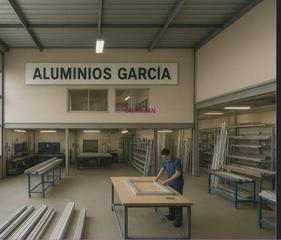 Local commercial à Calle de san salvador 10. Tu negocio te está esperando en san blas  alicante!