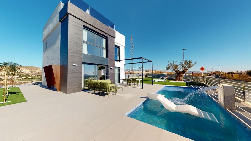 Foto e712e441-efcd-4485-af44-3b895c9f2154. Xalet amb piscina a Centro Mutxamel