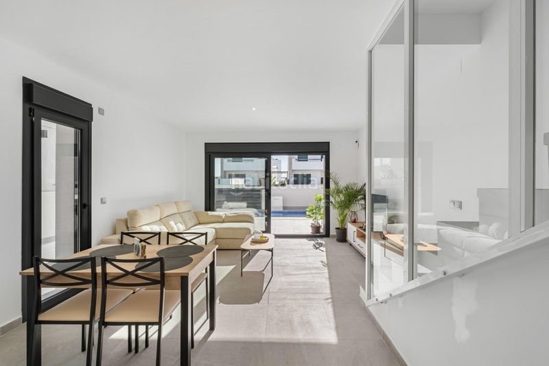 Foto 92d0f934-4b68-48cf-b710-e63a34ff25e0. Chalet en Daya Nueva