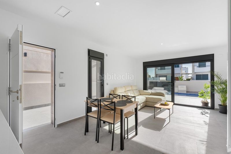 Foto c314237c-8691-42ce-9a3b-6aff0da71fcf. Chalet en Daya Nueva