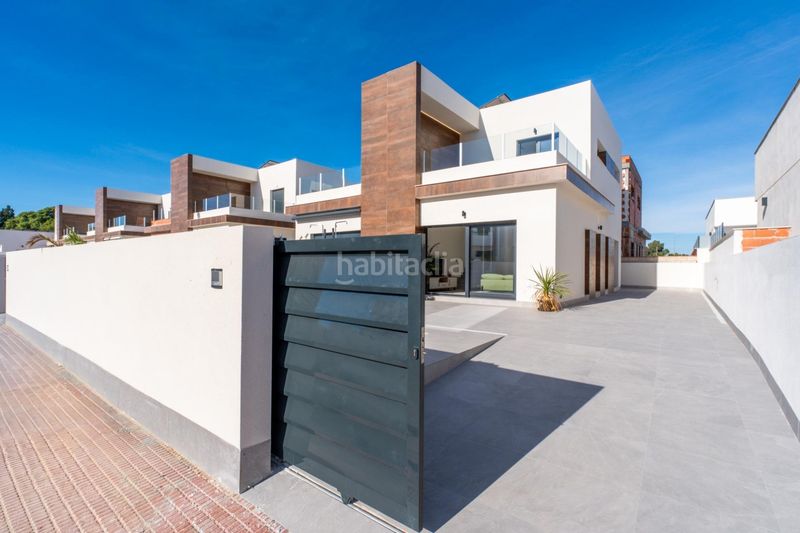 Foto df4a6d52-798a-4f23-8459-50cee276af0b. Chalet en Daya Nueva