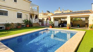 Xalet  Calle garcilaso de la vega. Magnífico chalet independiente con piscina, 4 habitaciones, 3 ba