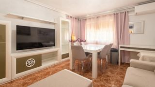 Pis  Calle dr claramunt. Amplio piso de 90 m2 con balcón y 3 habitaciones en virgen del r