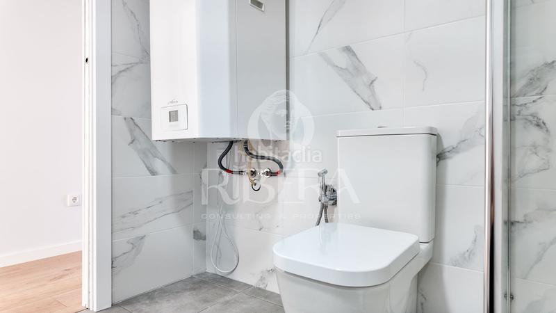 Foto f7b3dd7a-7885-4902-95a0-c2772d4c8fd0. Piso vivienda en venta en Benetússer