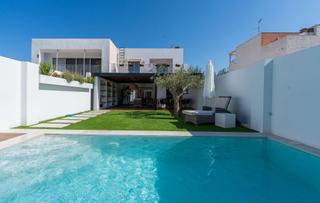 Rent Semi detached house  De rodríguez de trujillo i monterde. Chalet adosado en el puig, valencia