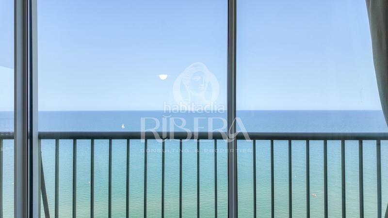 Foto 0ba7566d-a789-4585-8b42-6d279add4921. Alquiler piso exclusiva vivienda reformada en primera línea de playa en Sueca