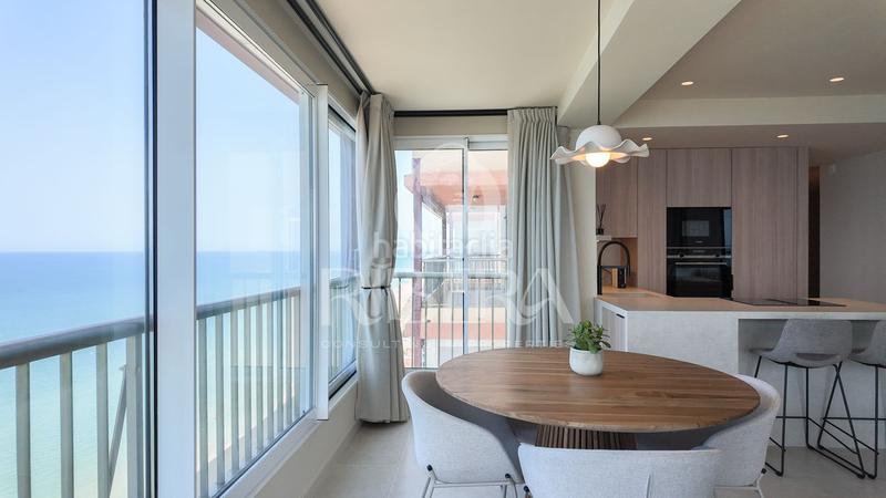 Foto d8f39042-fadf-4632-b40c-804111765891. Alquiler piso exclusiva vivienda reformada en primera línea de playa en Sueca