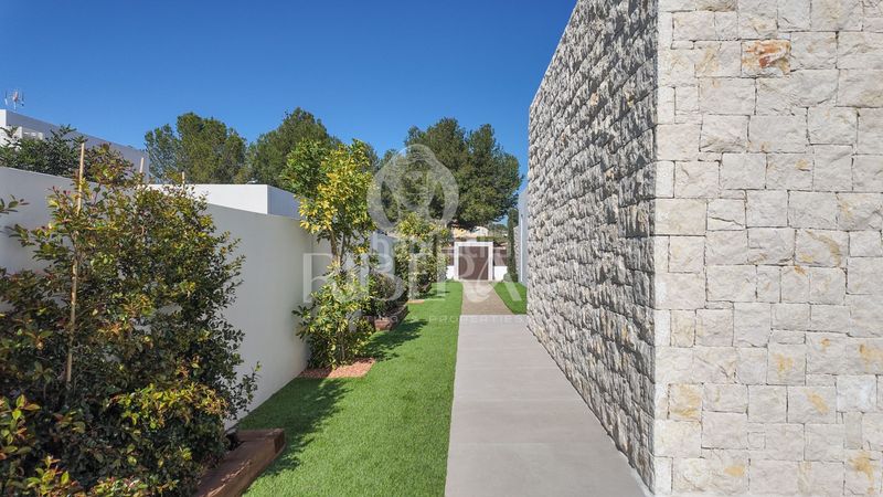 Foto 0b6853b8-b3e5-45b2-8eb0-48610c035067. Casa amb calefacció aparcament piscina a El Carme-Sant Agustí-Bonavista Eliana (l´)