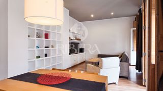 Lloguer Pis  Vives liern. Vivienda luminosa con balcón junto a plaza de españa