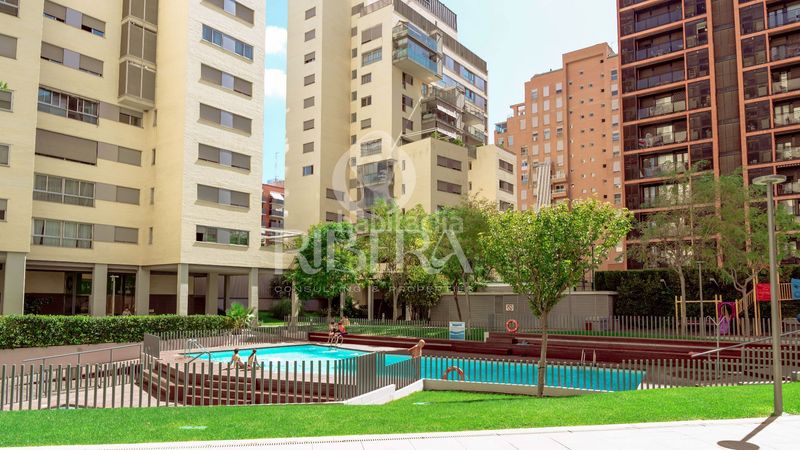 Foto ad434d44-5e8b-4656-b1a7-a0ad45196b6a. Pis amb calefacció piscina a Sant Pau Valencia