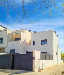 Xalet en Valdepilagos. Chalet pareado de obra nueva de 117,46 m en una sola planta.