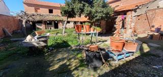 Terreny residencial a Fuente el Saz de Jarama. Preciosa parcela con construcción a reformar en el centro de fue
