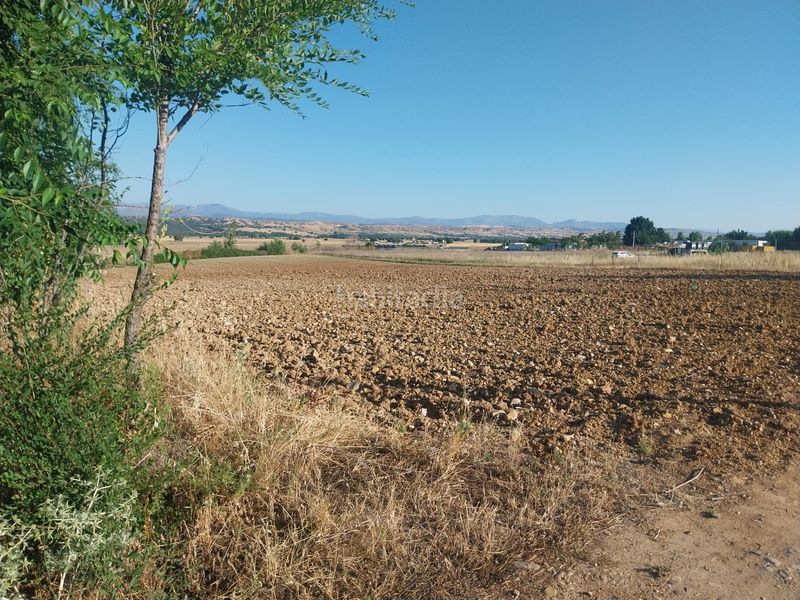 Foto 0072b07b-f831-4864-be5f-c024c91f8465. Terreny residencial a Fuente el Saz de Jarama