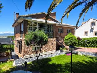 Chalet in Casar (El). Rebajada, vivienda con vistas en el coto por 339.000