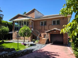 Xalet en Casar (El). En venta amplio chalet en la urbanizacin el coto