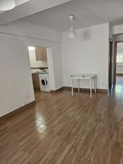 Location Appartement  Calle jose echegaray. Bajo de 2 habitaciones en alquiler en redueña!