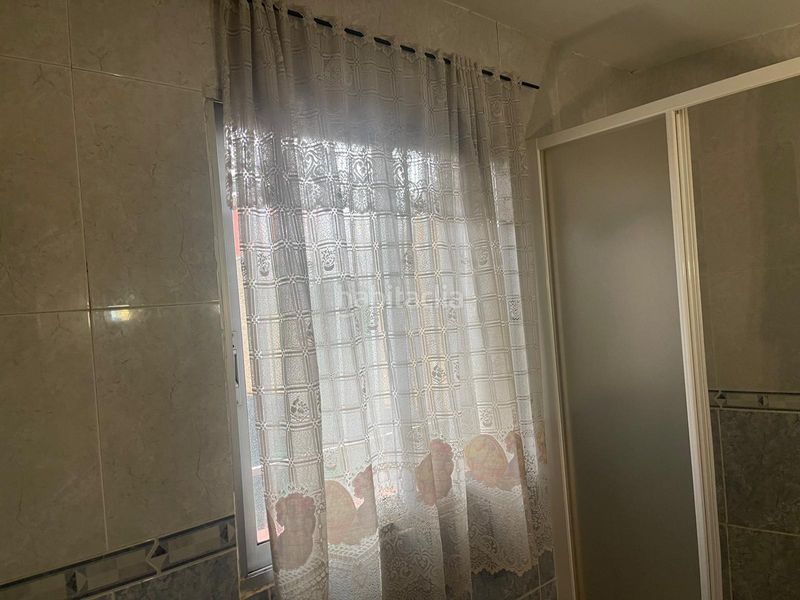 Foto f7c0dd4e-c2f3-4cd3-bd93-c4cf89dd1a84. Casa aparellada a Montecarmelo Madrid