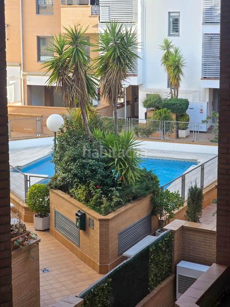 Foto c4386aa4-3450-4437-b097-05c68dcb2314. Pis amb aparcament piscina a Puerta Bonita Madrid