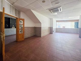 Miete Geschäftsraum in Casar (El). Local en alquiler en pleno centro de el casar  155 m2