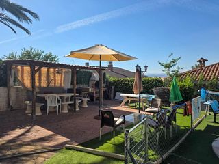 Chalet  Rio alberche. Chalet independiente con dos viviendas, piscina y placas solares