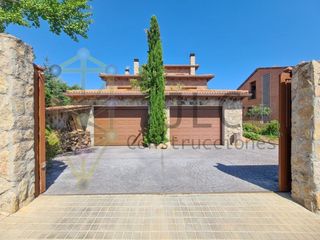 Chalet  Calle isla de tenerife. Completa privacidad y amplitud. diseñada para todo tipo de ocio.