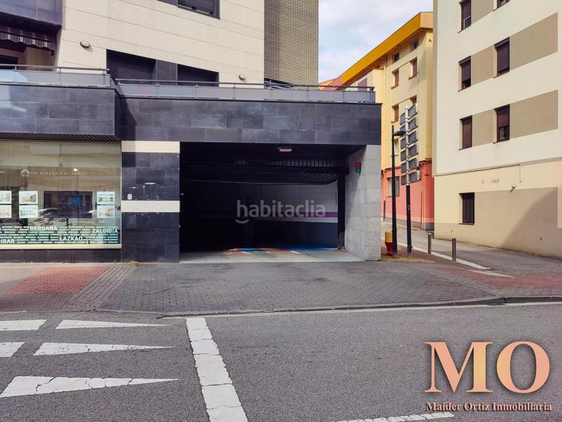 Foto c4fa1e5a-9340-4fd7-ab10-e708ab53a302. Parking coche en Bergara