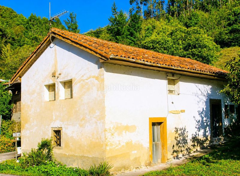 Foto 7dd99656-c037-4c4a-878e-2ec758a3f2e8. Casa amb aparcament a Salas