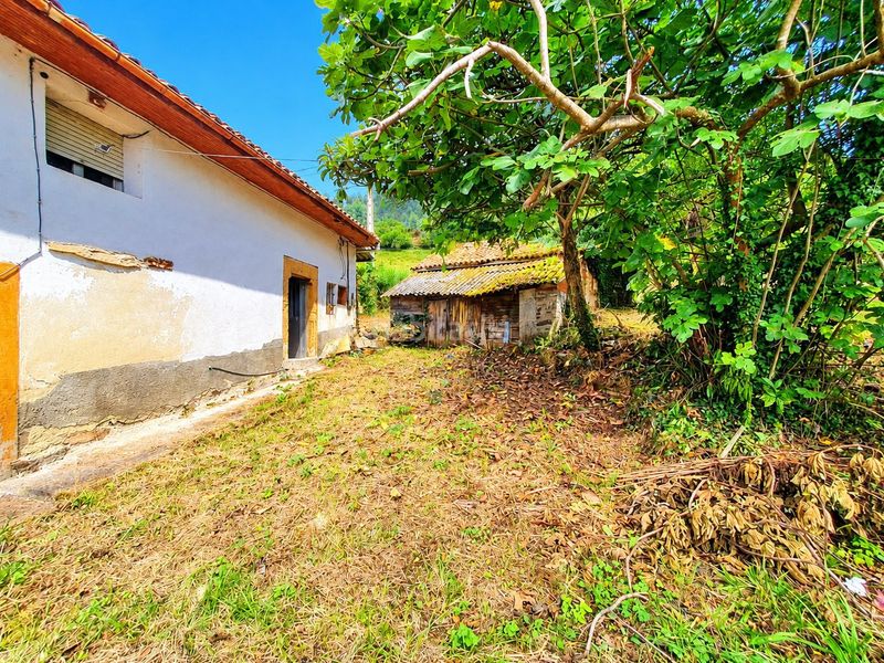 Foto fe81e1b0-54c4-4818-b874-a63b3ac8bc3c. Casa amb aparcament a Salas