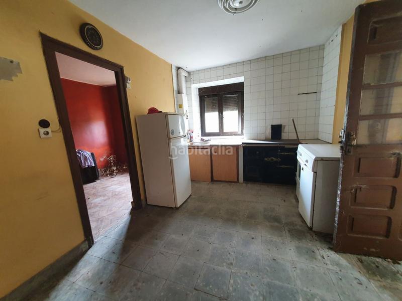 Foto c0ce8b29-3300-4db1-b35a-2cf4aaa0a256. Haus mit parking in Candamo