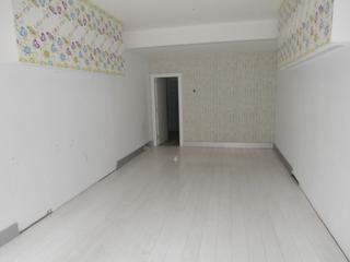 Lloguer Local Comercial a Grado. Local com. en alquiler en grado.
