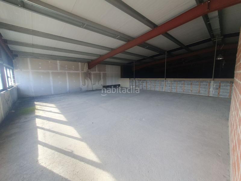 Foto b5c30799-7d89-408e-ba9d-45d376e11b00. Bâtiment à usage industriel dans Llaranes Avilés