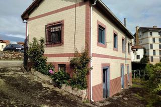 Casa a Grado. Casa en venta en centro, 3 dormitorios.