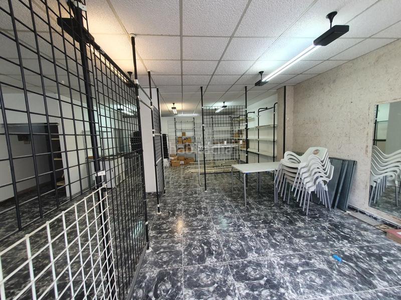 Foto 584e23d4-27ad-4545-a972-b5a29837c234. Location local commercial dans Grado