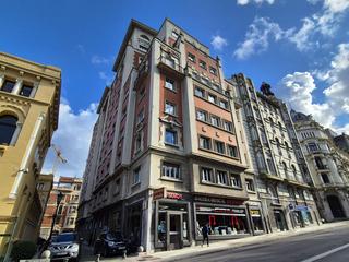 Pis a Parque San Francisco - Uría. Piso en venta en centro.