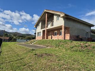 Casa a Grado. Casa en venta en grado, 4 dormitorios.