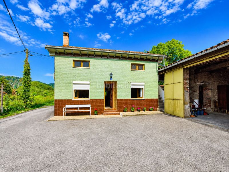 Foto b8400f8d-eaea-4c68-b716-9a7a11d43473. Casa amb calefacció aparcament a Candamo
