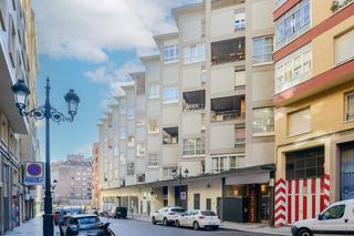 Piso en Milán - Pumarín. Piso en venta en centro, 4 dormitorios.