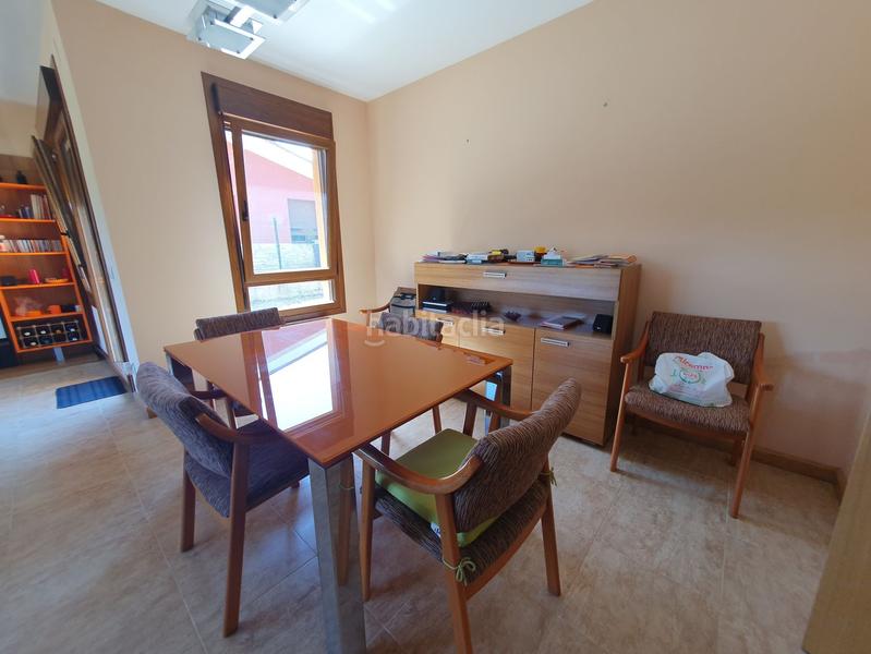 Foto a9366b7a-9849-42aa-ae5b-04eee78be784. Chalet  en venta en las regueras, 4 dormitorios. en Regueras (Las)