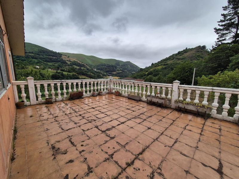 Foto 55ce45f6-086e-4989-978e-56d40232a51e. Haus mit parking in Belmonte de Miranda