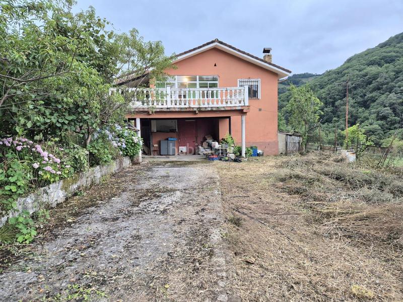 Foto b5f6445a-874f-4b3f-887e-b9bc2a0880b8. Haus mit parking in Belmonte de Miranda