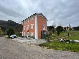 Casa a Candamo. Casa en venta en pravia, 9 dormitorios.