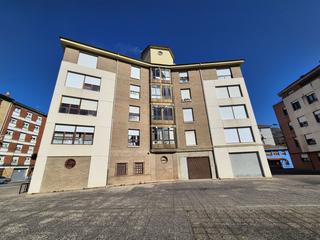 Appartement à Lena. Piso en venta en pola de lena, 3 dormitorios.