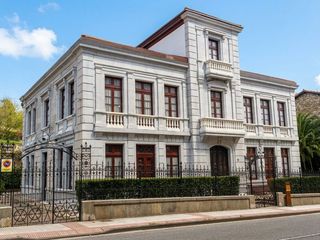 Haus in Grado. Palacete en venta en centro, 12 dormitorios.