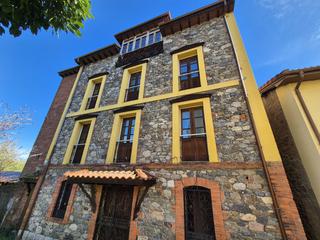 Maison à Lena. Casa en venta en pola de lena, 11 dormitorios.
