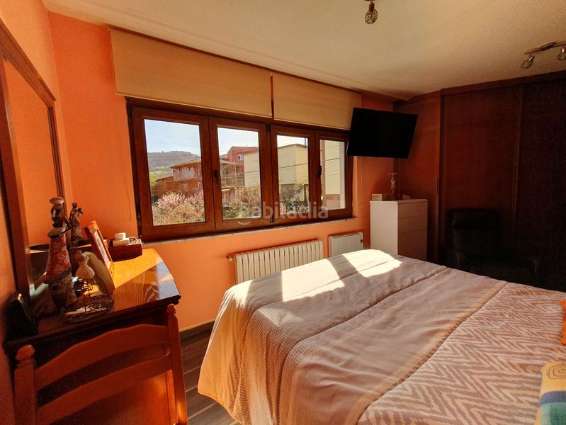 Foto 2efaaf23-33f4-4102-a24d-7f0b8de9129c. Casa amb calefacció aparcament a Candamo